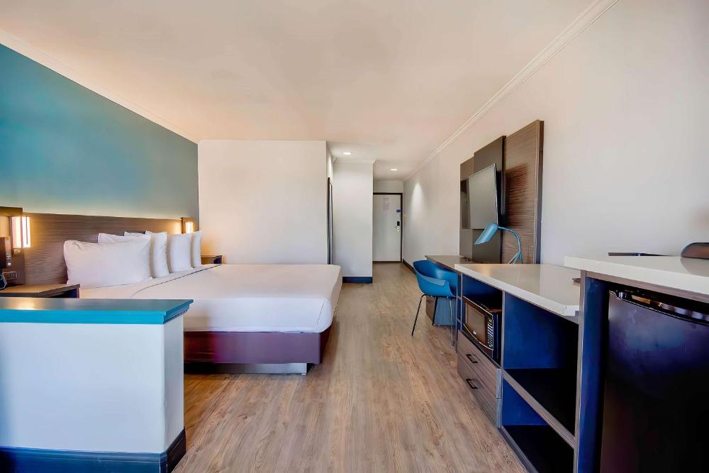 Suite - Non-Smoking interior